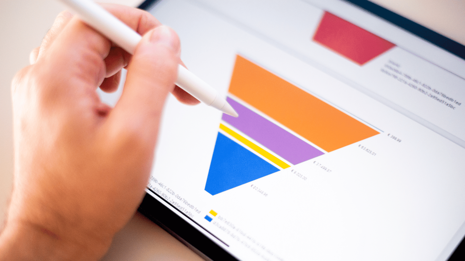 Immagine di un funnel di web marketing in un tablet