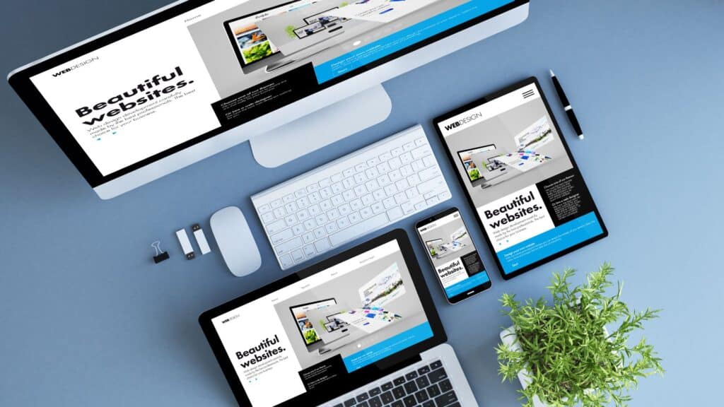 home page di un sito web su diversi tipi di dispositivi