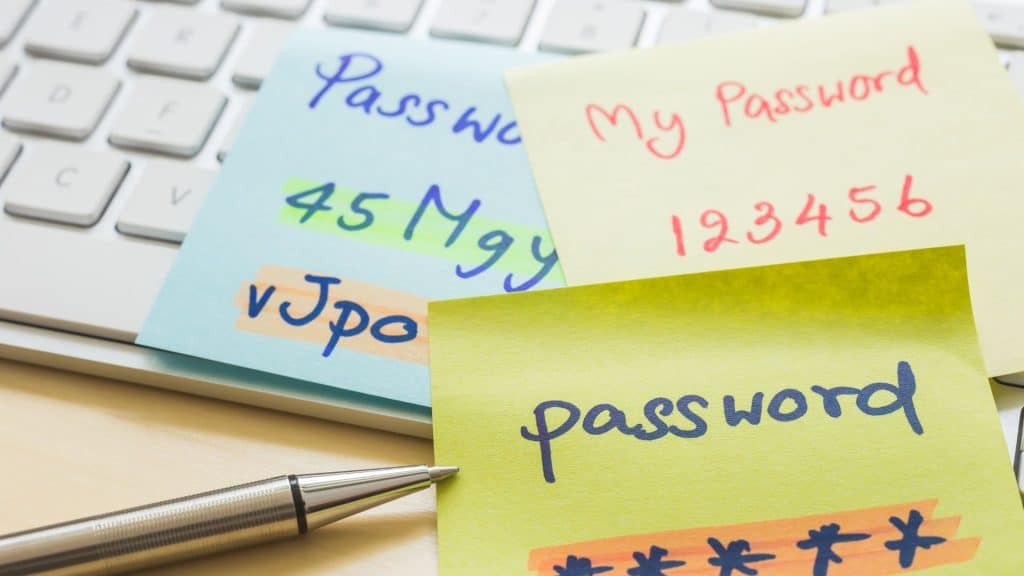 Foglietti adesivi con password